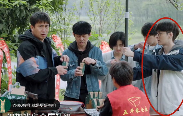 张艺兴|为何张艺兴在《向往的生活》中，从不喝特仑苏？网友：他不敢