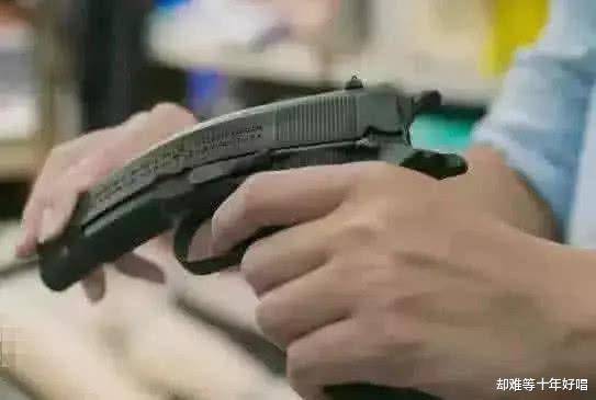 穿帮镜头|笑到胃疼的穿帮镜头，打凹陷的金箍棒忍了，橡胶手枪就过分了