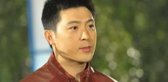 孙涛|春晚红人孙涛，为何红了25年没绯闻？看他背后的妻子是谁就知道