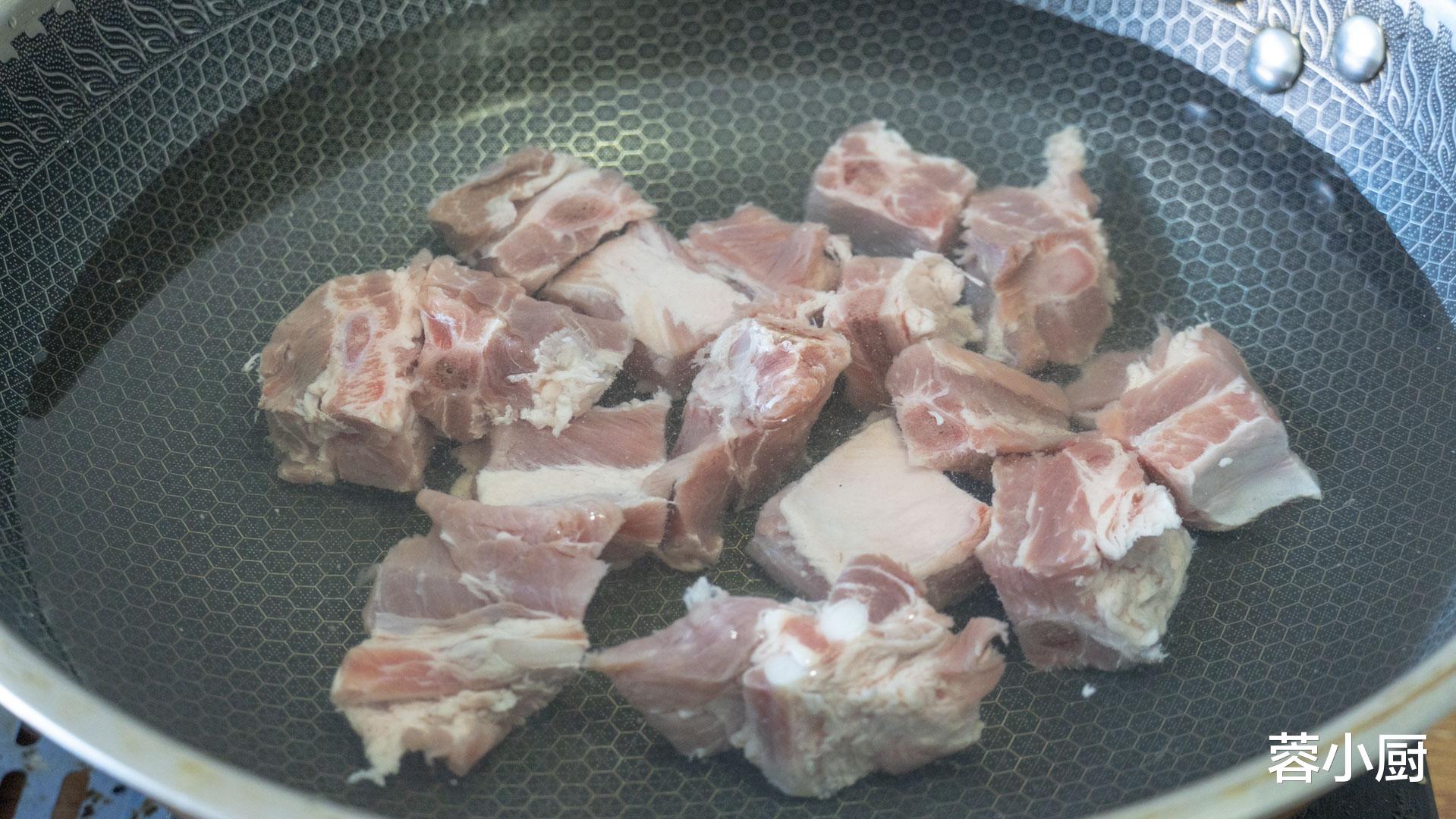 猪皮|秋冬干燥寒冷，女人要多吃6种食材，补水又驱寒，面如桃花显年轻