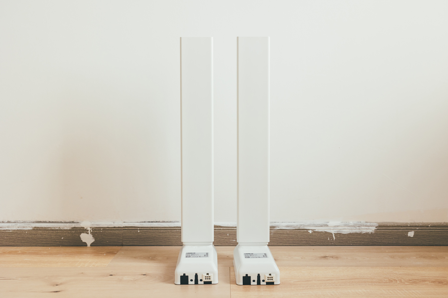 从零开始，打造极简白色系桌面美学工作台，附品质配件指南