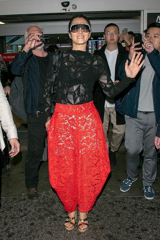 BiuVogue 巩俐年轻的时候真大气，服装也是中国风的，气质还挺温柔的