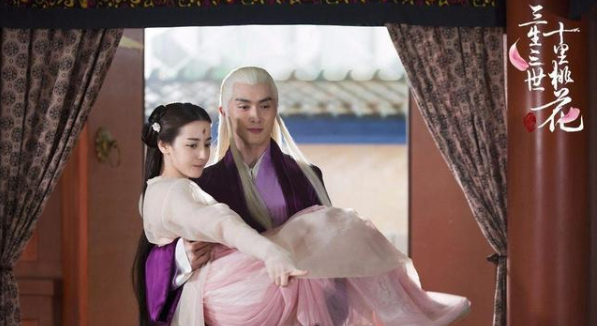 公主抱|影视剧“公主抱”为何只有上半身？看完全景镜头，笑出猪叫声！