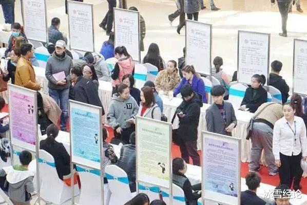 90后|谁说工厂“招工难”？日资工厂门口排起长队，90后吐露心声