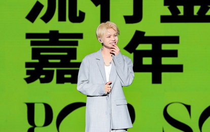 成始璄|流行金曲嘉年华来袭，王晨艺唱跳嗨翻全场，冯提莫获奖不负众望