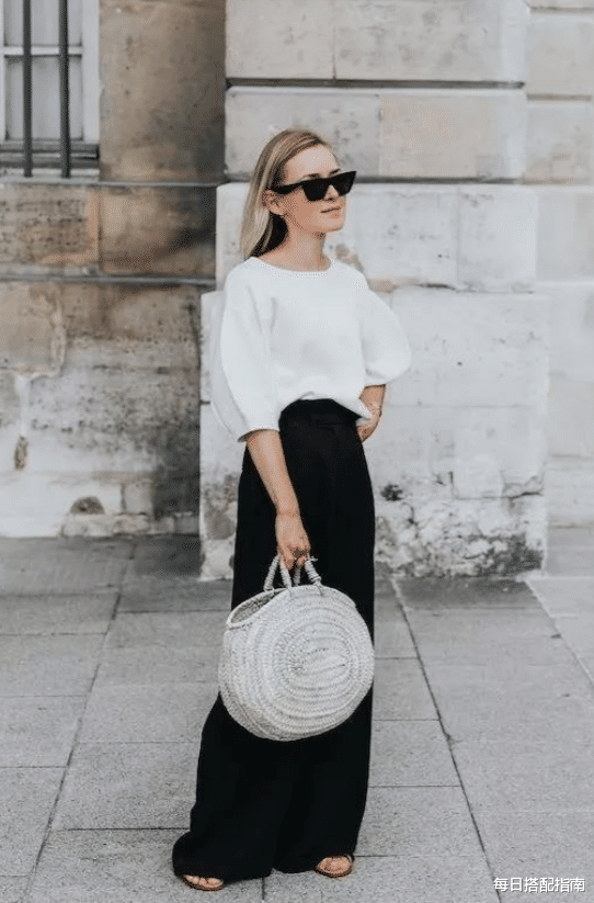 每日搭配指南 为什么你穿“黑色”就老气?避开这3个误区,搭配起来才显高级