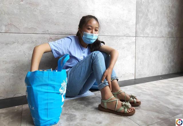聋哑男子在路边捡了个女婴,几年后娶了媳妇,谁知13年后迎来悲剧