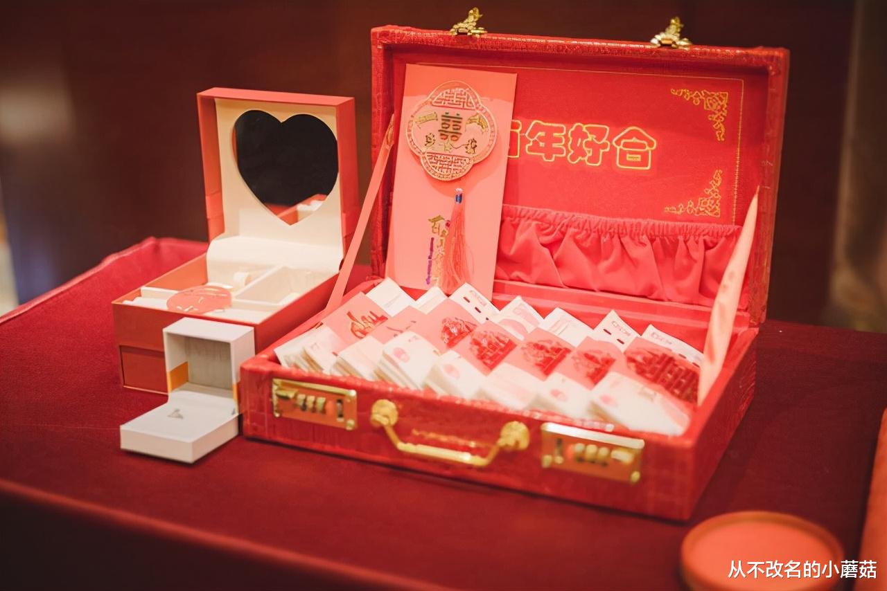 从不改名的小蘑菇|男子借钱买房，女友得知真相后退婚：60万的债务我不背！