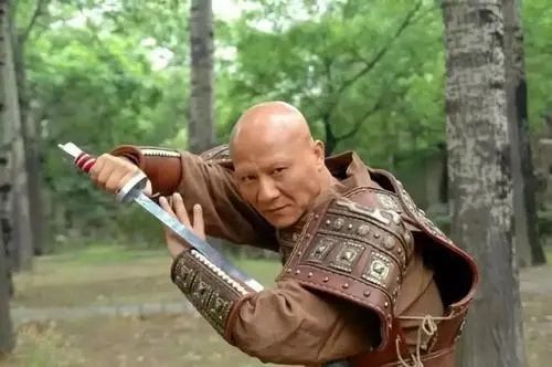 计春华|他武术丝毫不输李连杰，待人温柔敦厚，却演了一辈子的“坏人”