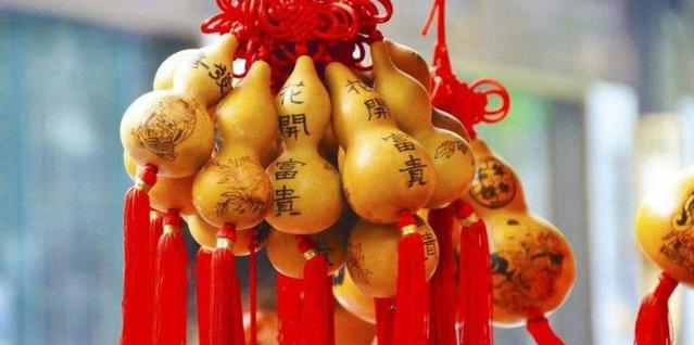 梦缘易八字命理|食伤制官生财，思维敏捷柔中带刚，做生意不服输，的八字命格