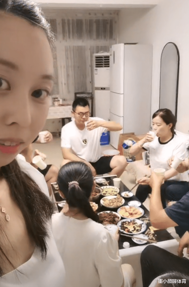 许敏|满眼都是儿媳的许妈！田静穿上新衣，许敏直夸儿媳特别好看