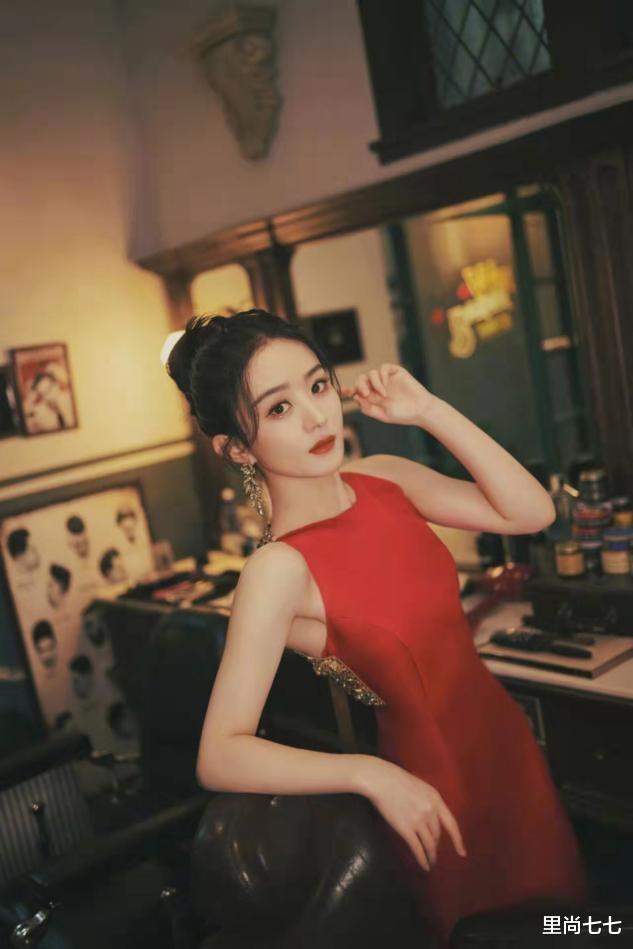 金婚|赵丽颖终于变大花，一袭红裙亮相美艳升级，转型成功更有熟女韵味