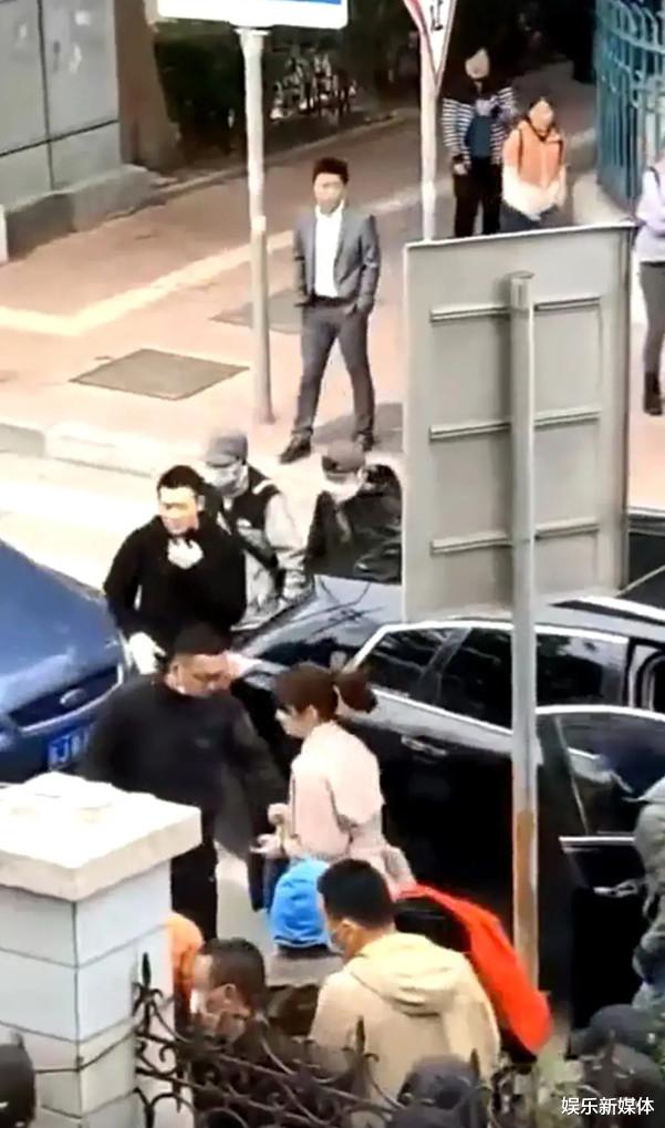 王一博|刘德华现身，新电影拍摄现场，被围观引发热议