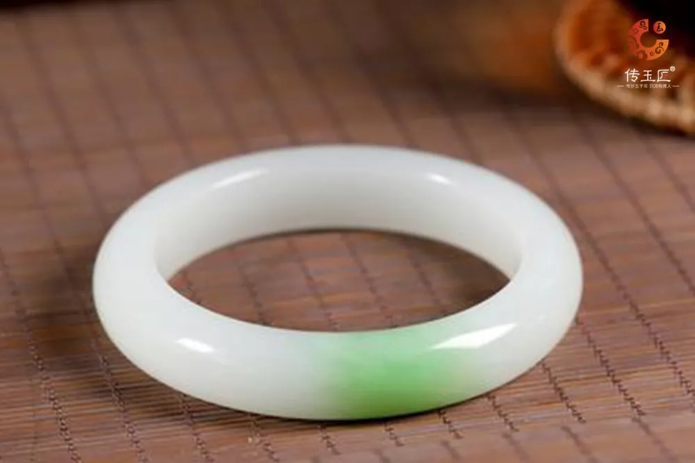 翡翠|小男孩踩坏玉石，遭摊主索赔80万！真“值钱”还是假“碰瓷”？