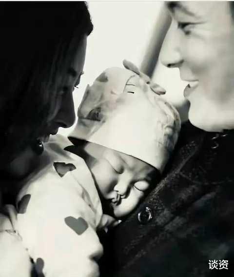 朱珠|朱珠产后首晒全家福，被富商老公拥入怀超开心，一家三口画面温馨