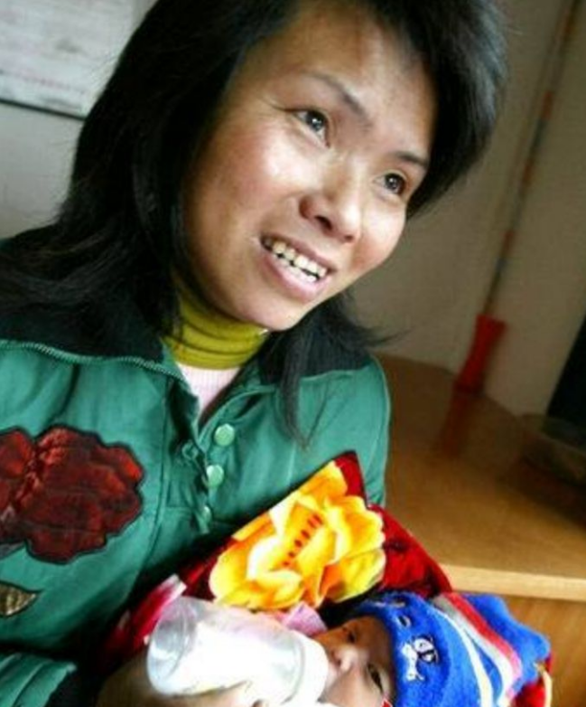 佟丽娅|变性人雷晓晨：04年变性，05年结婚，06年当妈，如今怎样了？