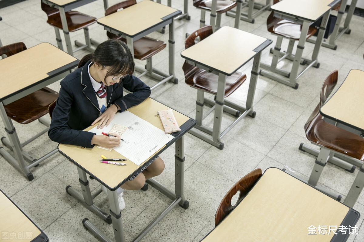 高校|十月开始，铁路、中储粮、公务员要招人了，专科学历也能考！
