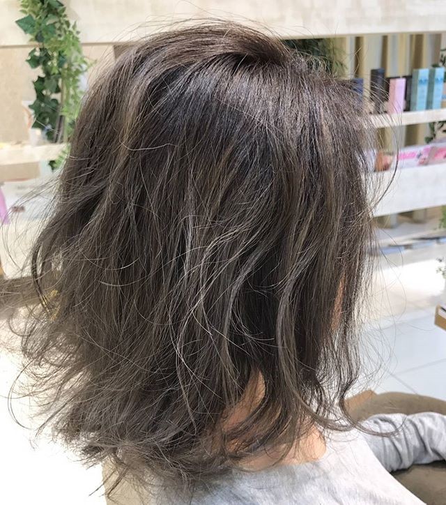 衰老|女人过了40岁，别再留黑长直了，今夏流行休闲短发，减龄又时髦