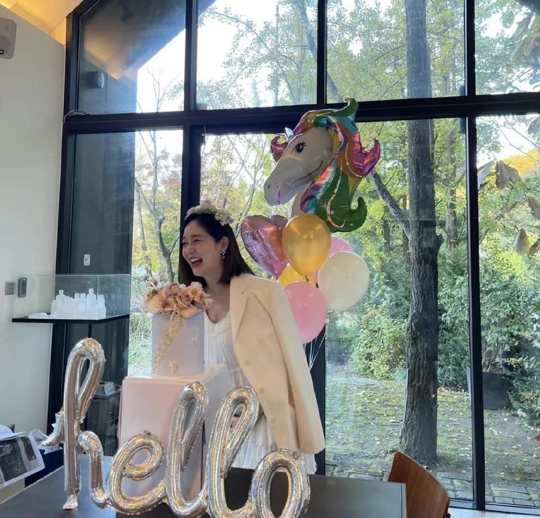 成宥利|41岁韩星成宥利将临盆,近照仍甜美可爱,大方晒双胞胎大牌衣物