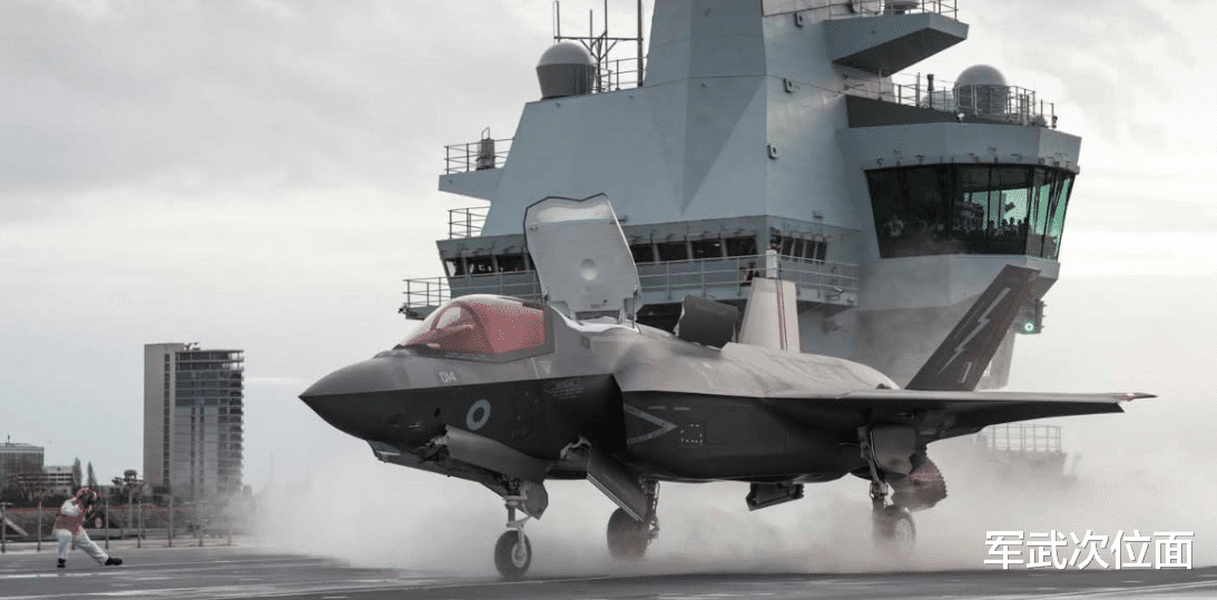 强军|“雪上加霜”！宝贝战机F-35坠毁，背后暴露英国海军哪些问题？
