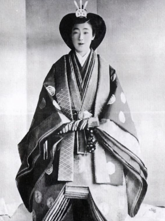 后代 日本皇太后基因太强，后代全是眯眯眼，王妃再美都无法挽回低颜值