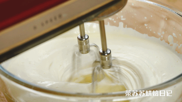 茶苏苏烘焙日记|好利来新品又被我破解!层层惊喜,一叠就做好,比原版还好吃!