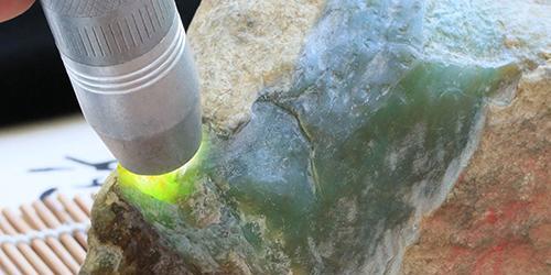 翡翠|又一“首富”跌落神坛，靠“赌石”发家，手握84亿玉石，难偿债务