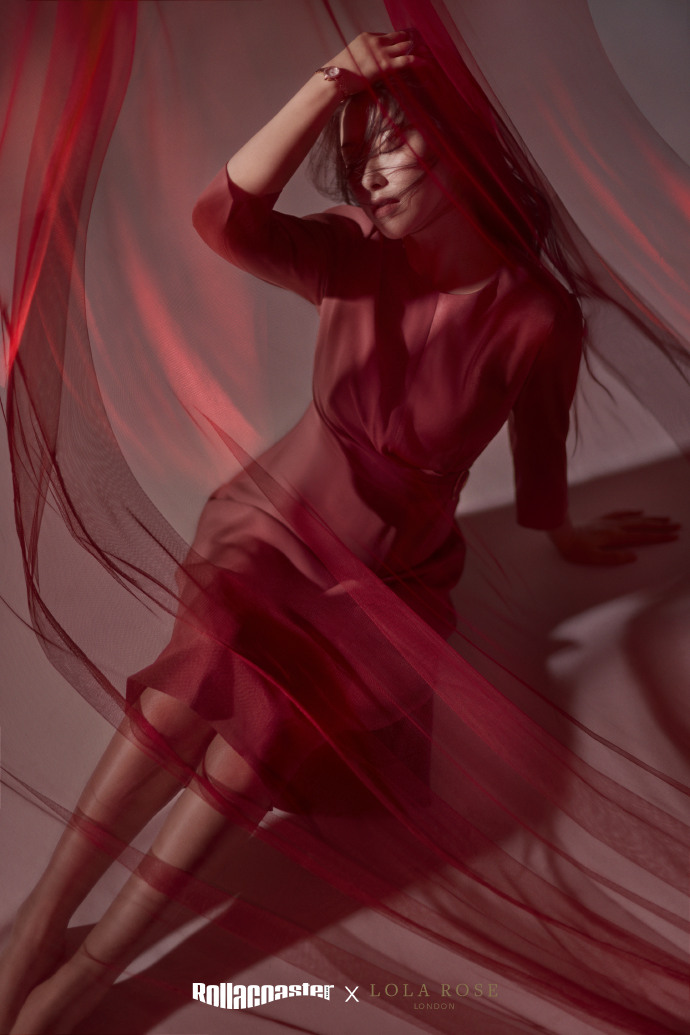 朱珠|朱珠婚后首晒孕肚写真承认怀孕，挺孕肚走红毯，颜值能打气质在线