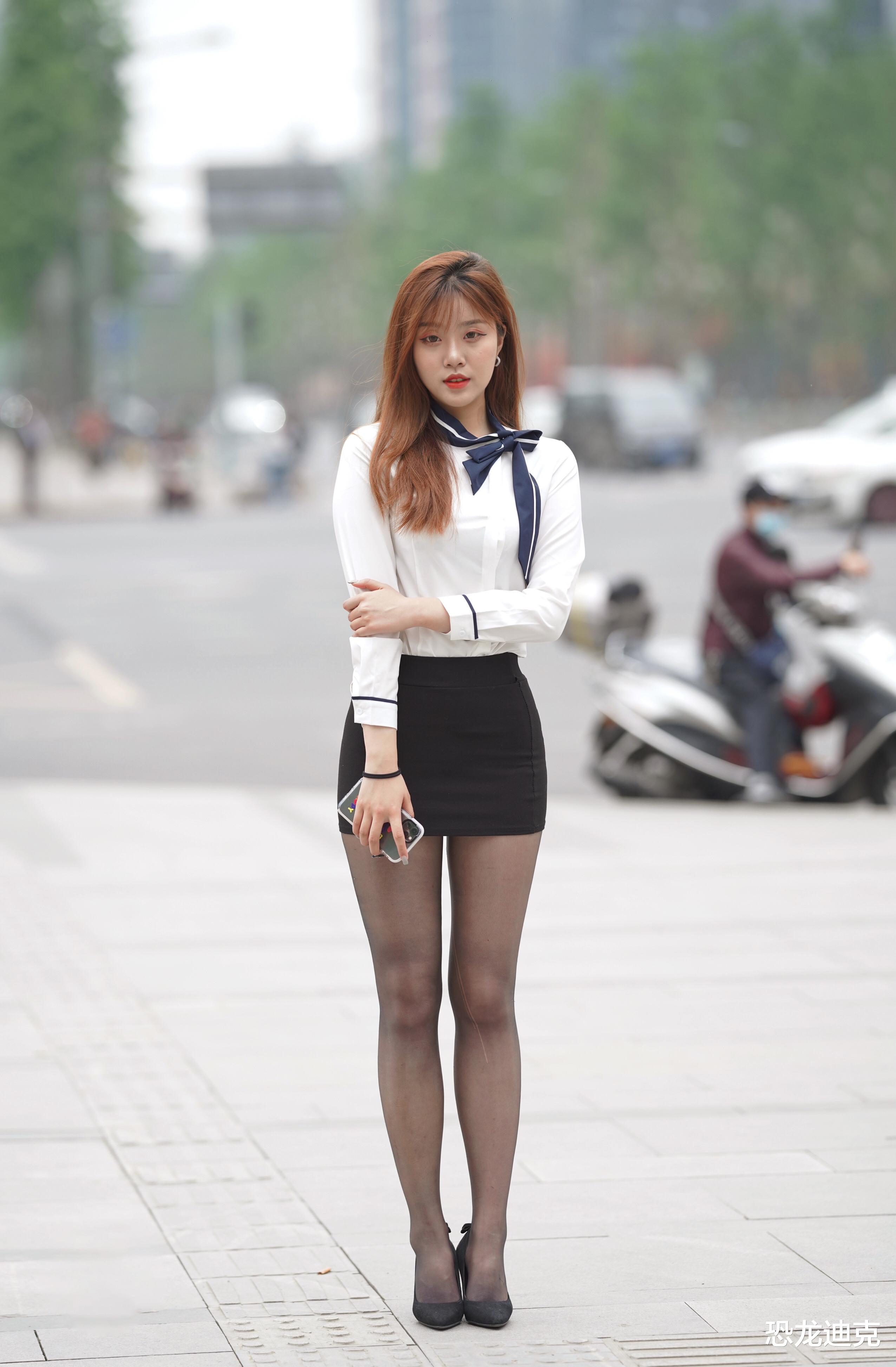 小姐姐|大长腿小姐姐的OL穿搭，甜美与性感兼备的样子令人心动