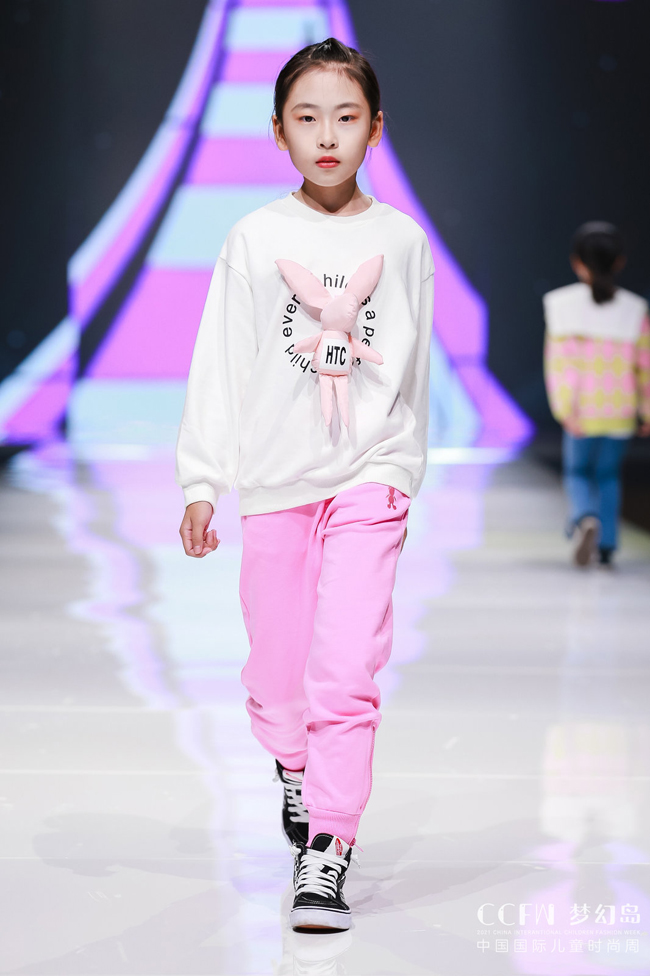 纺织服装时尚内参|荣誉添彩！2021CCFW花田彩品牌荣获2021中国十佳童装设计师奖项