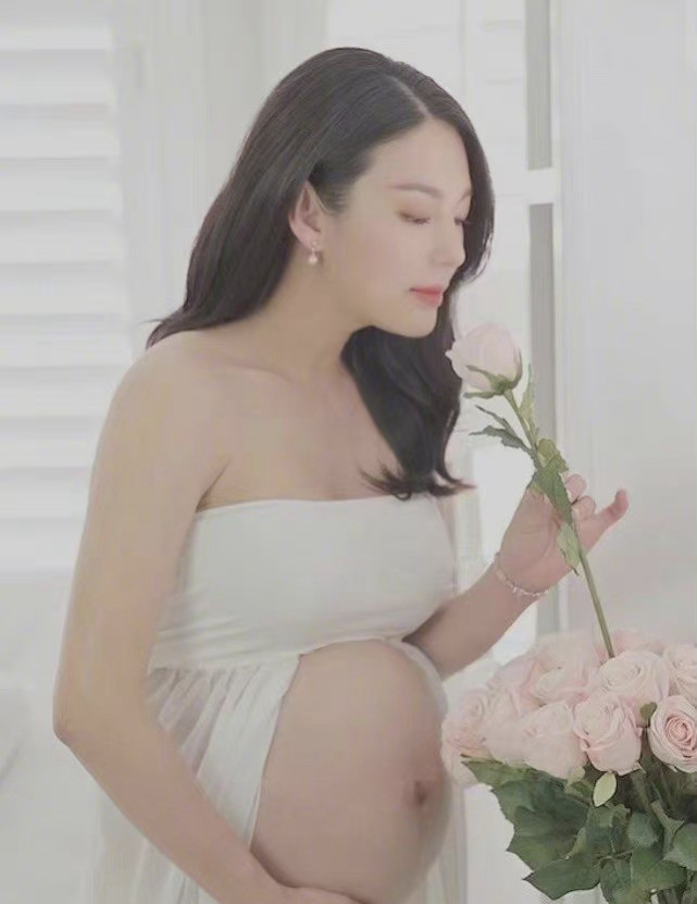 吴奇隆|杨天真晒张雨绮孕肚照辟谣代孕，经纪人发声：不要污名化一位母亲