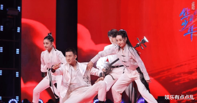 周深|节目组怕请不到周深来《华彩少年》, 王一博一个电话分分钟搞定