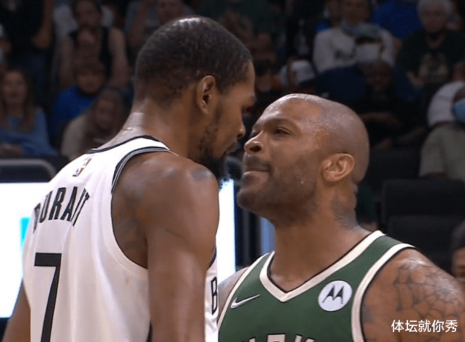 凯文·杜兰特|火爆！塔克怒喷KD，4人都拉不住他，KD险些被激怒，谁注意格里芬