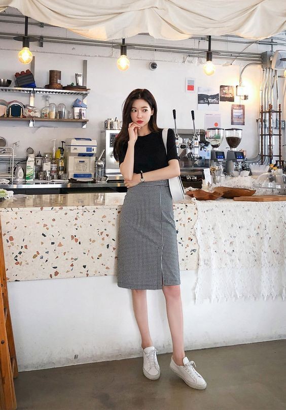 大表姐的时尚圈|夏季把T恤穿好，让时尚变得更简单，搭配这几款“裤装”足够完美