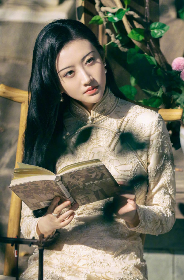 卡戴珊|绝美“国货”风靡全球！让卡戴珊爱不释手：不愧是东方之美