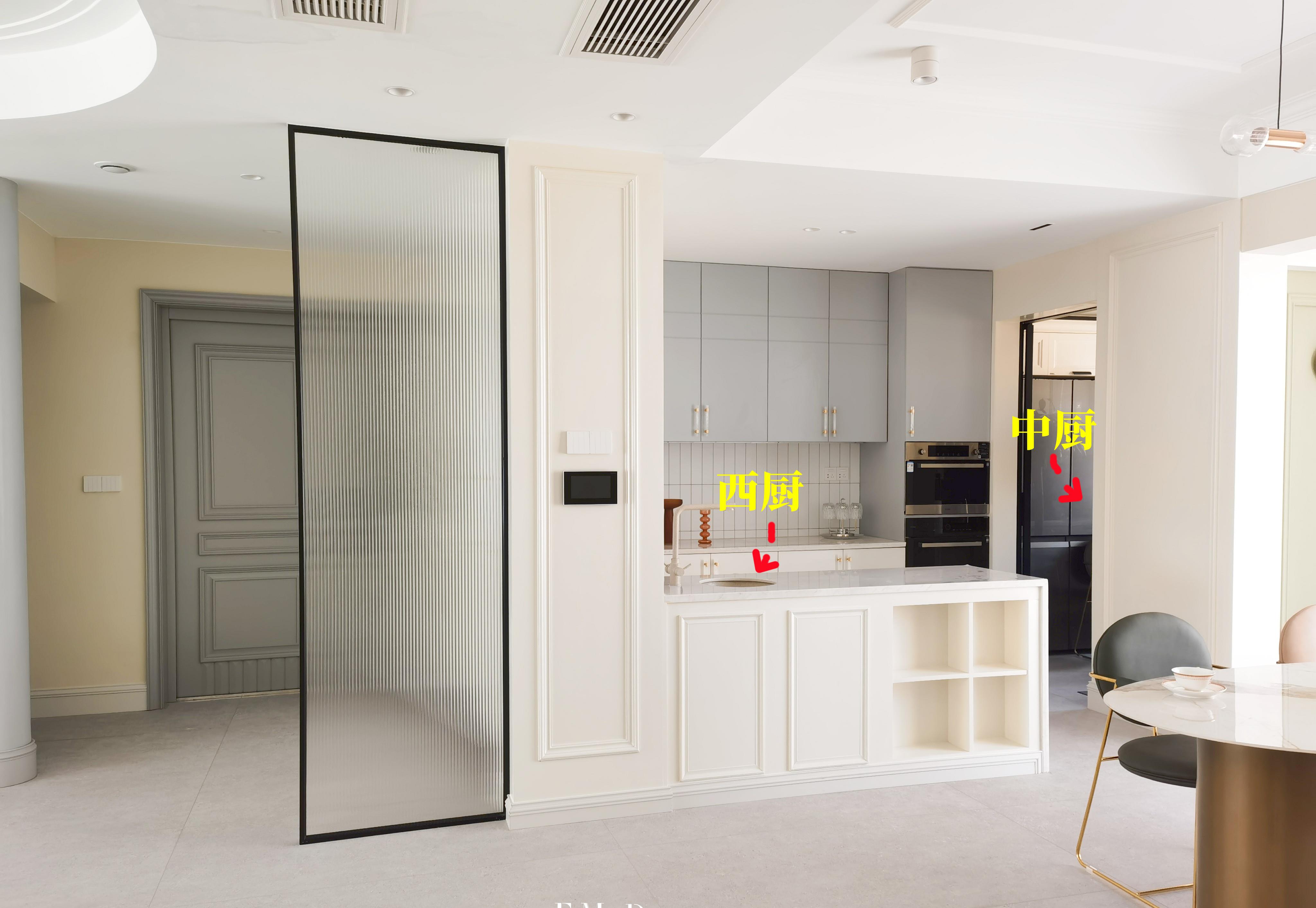 考虑太周全了,淋浴房、书房都做成双人份的,各用各的方便得很!