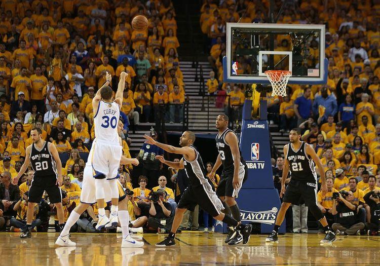 斯蒂芬·库里|巴克利评选现役NBA前五球员，和杨毅选得一模一样，库里落选！