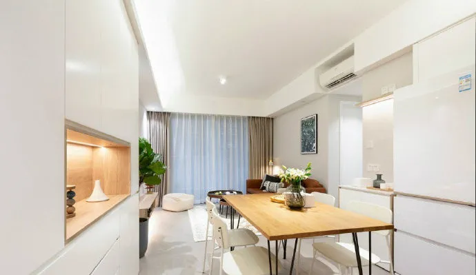 67平米小户型两房，一进门是厨房，这样装太明智，设玻璃隔断漂亮又实用