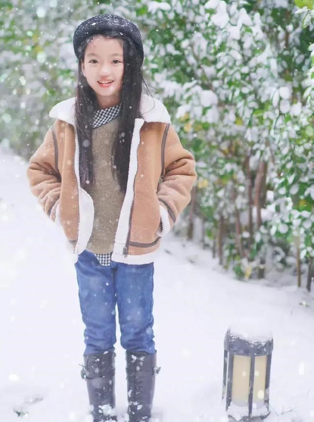 迪丽热巴|阿拉蕾两姐妹亲密互动感情真好，高颜值遗传基因实在太好了