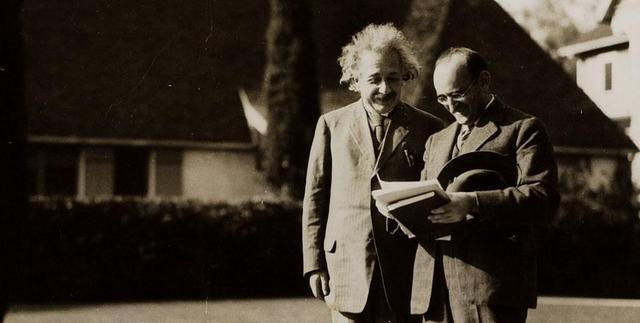 爱因斯坦 伟大科学家爱因斯坦的两大预言，已经证实了一条，第二条实现将会影响全人类