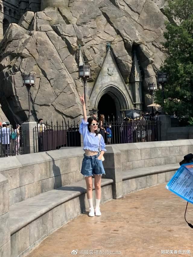 生图|明星扎堆去环球影城，生图和精修图差别太大了，关晓彤又被吐槽土