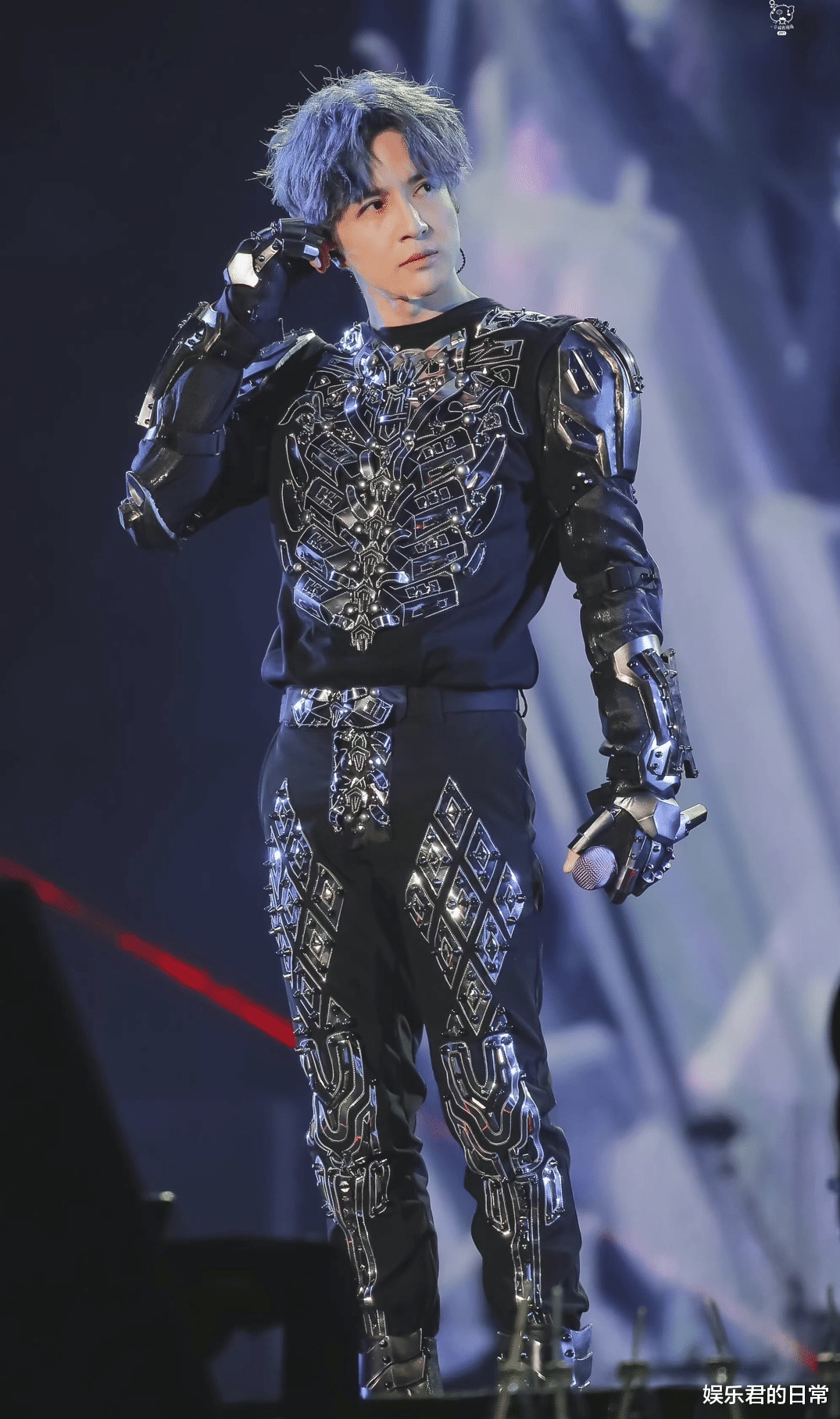 朱桢|42岁朱桢现身薛之谦演唱会，身材发福认不出，二婚妻子被赞像倪妮