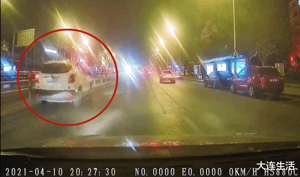 大连生活 大连一私家车连撞两车 司机疑酒驾开车逃逸