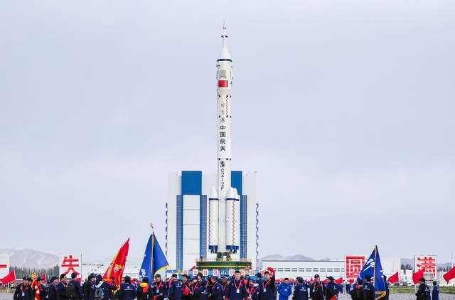 太空 即将开启六个月“太空出差”！神舟十三近期择机发射