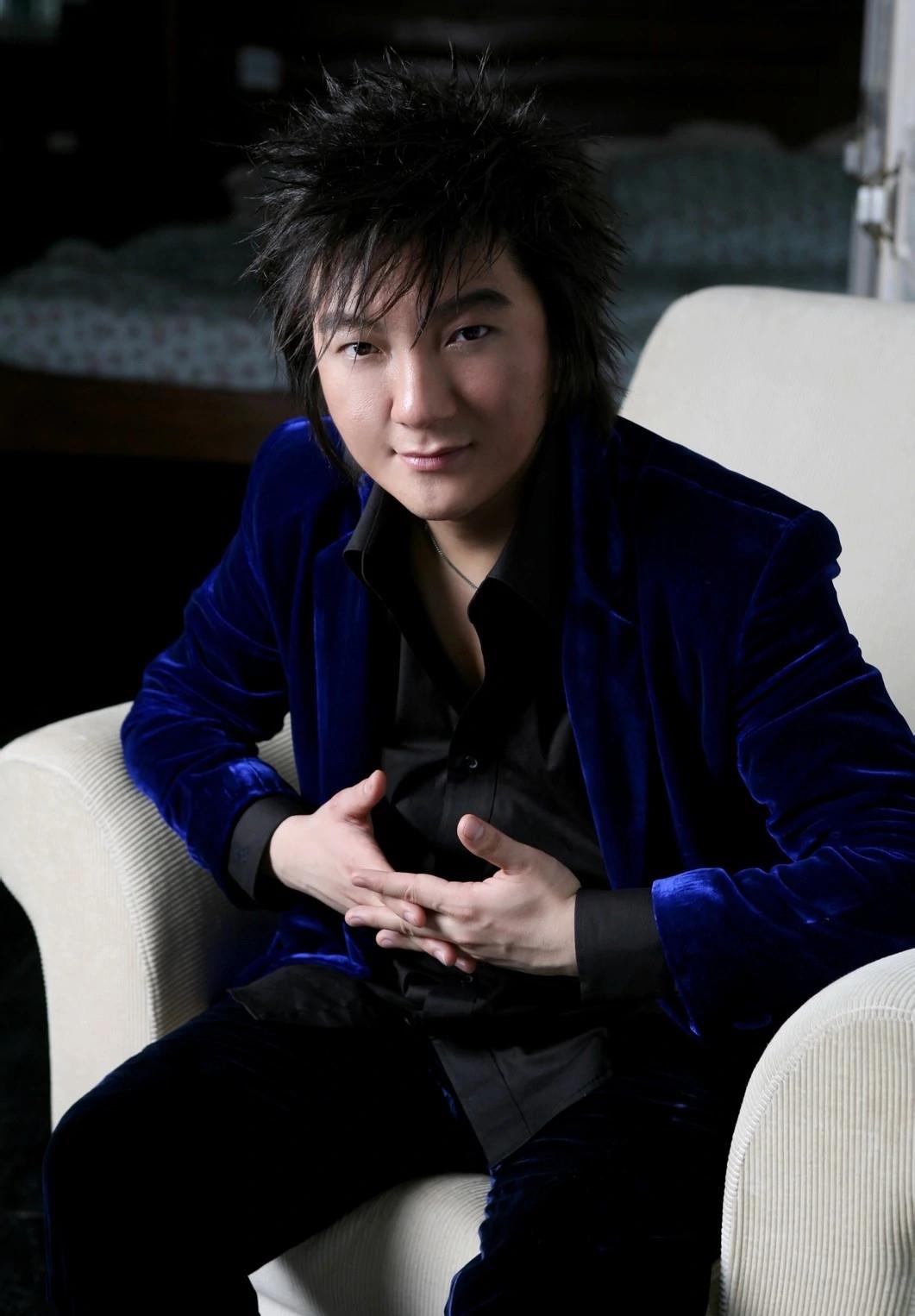 杨臣刚|“专一”的杨臣刚：红了不忘本，娶相恋8年网友，低调到无人问津