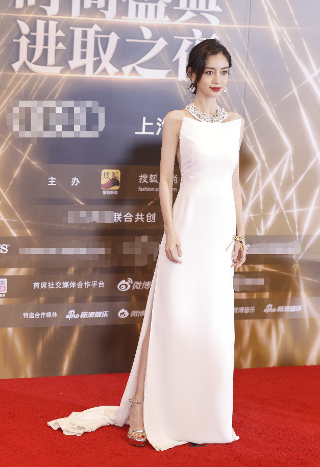 张雨绮|baby“定海神针”红毯再度封神！穿白裙好优雅，竟然赢了张雨绮