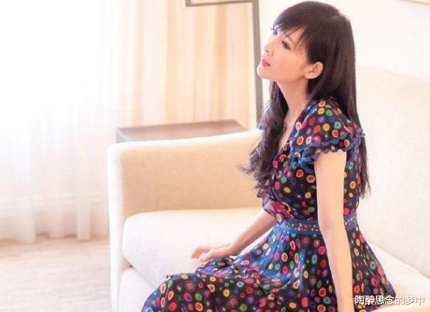 郑爽|53岁周慧敏颜值身材如20岁，冻龄秘诀曝光，难怪美成“中学生”