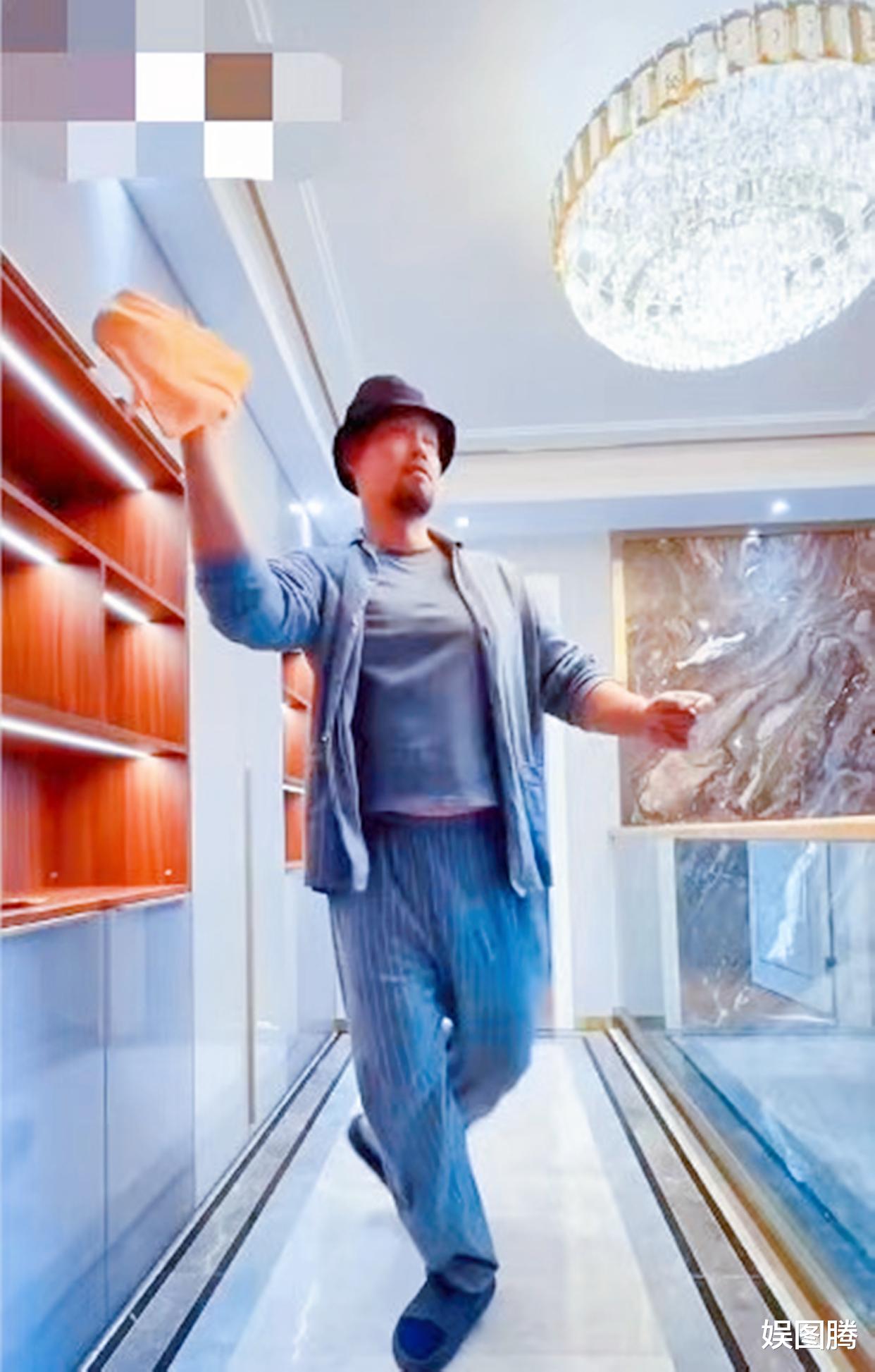 赵本山|48岁“鲁智深”身材变样，腹肌变肚腩，在豪宅与小20岁娇妻秀恩爱