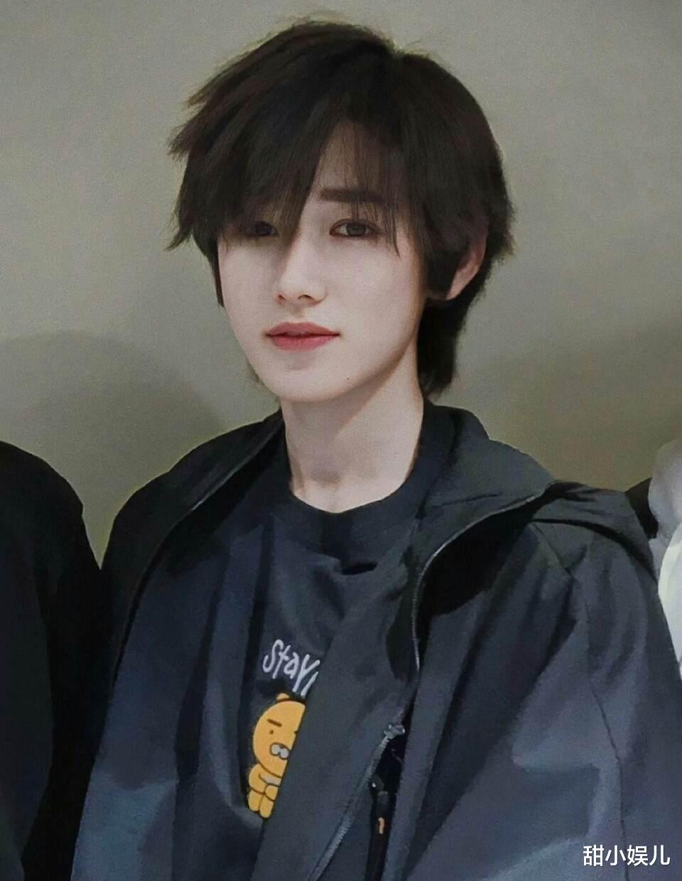 刘耀文|时代少年团亮相王牌：葫芦娃造型超帅气，刘耀文“绅士手”获赞