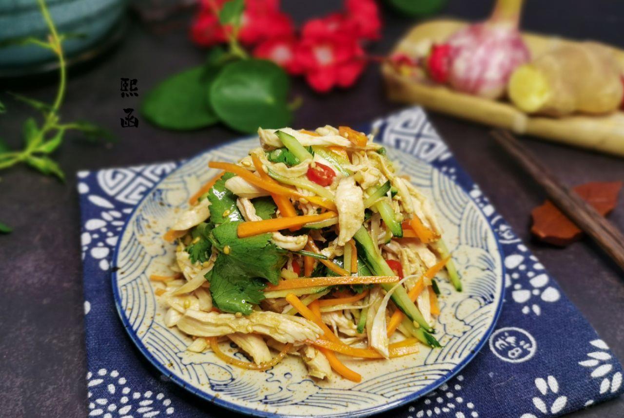 鸡胸肉|鸡胸肉的简单做法,一撕一拌鲜香滑嫩,低卡低脂,多吃不胖